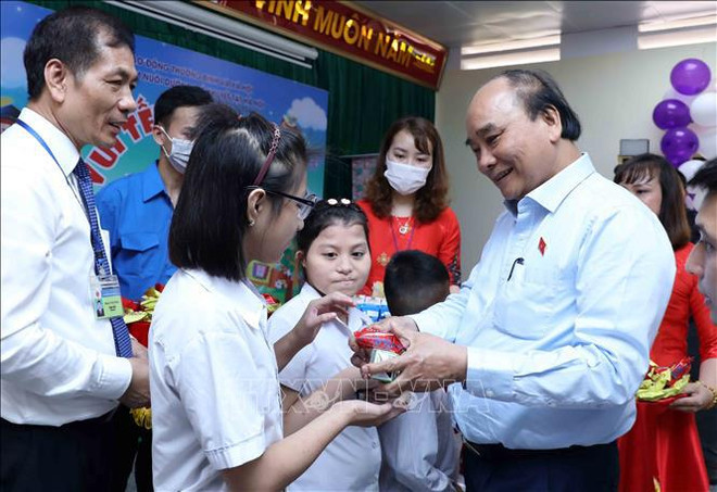 Presidente vietnamita insta a crear un entorno de vida seguro y sano para los niños ảnh 2 Presidente vietnamita insta a crear un entorno de vida seguro y sano para los niños ảnh 2