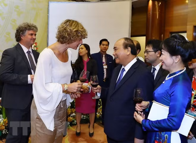 Primer ministro de Vietnam ofrece banquete por el Día Nacional ảnh 1