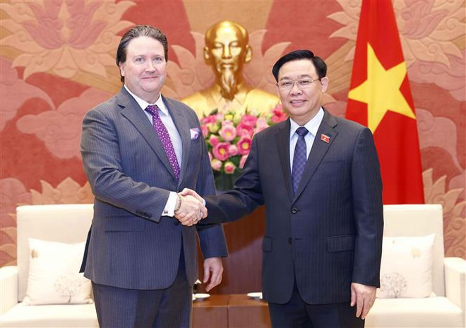 Presidente del Parlamento vietnamita se reúne con embajador de Estados Unidos en Hanoi ảnh 1 Presidente del Parlamento vietnamita se reúne con embajador de Estados Unidos en Hanoi ảnh 1