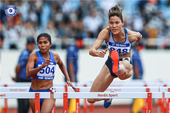 Entregan premios para destacadas obras fotográficas sobre SEA Games 31 ảnh 1