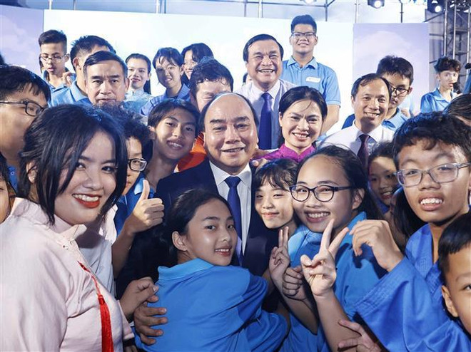 Presidente vietnamita se reúne con alumnos afectados por COVID-19 en apertura de año escolar ảnh 2