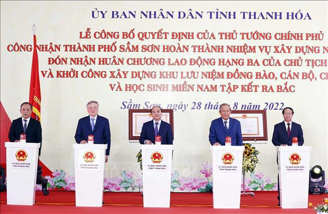 Presidente vietnamita recorre por la provincia de Thanh Hoa ảnh 1 Presidente vietnamita recorre por la provincia de Thanh Hoa ảnh 1