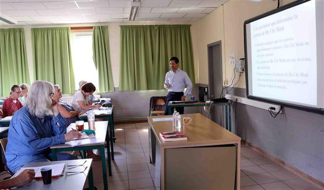 Imparten en Bélgica clase sobre pensamiento del Presidente Ho Chi Minh ảnh 1 Imparten en Bélgica clase sobre pensamiento del Presidente Ho Chi Minh ảnh 1