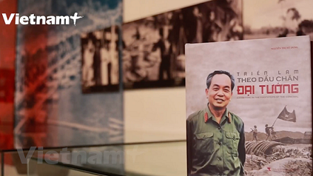 Presentan en Vietnam libro titulado “Exposición prosigue pasos del General” ảnh 1 Presentan en Vietnam libro titulado “Exposición prosigue pasos del General” ảnh 1