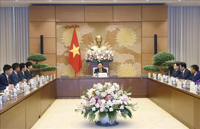 Máximo dirigente legislativo de Vietnam recibe a jóvenes parlamentarios japoneses ảnh 1 Máximo dirigente legislativo de Vietnam recibe a jóvenes parlamentarios japoneses ảnh 1