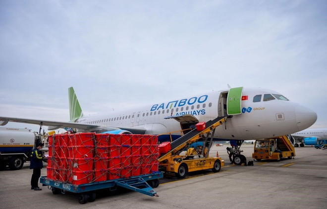 Bamboo Airways ofrece transporte gratuito de equipos médicos para epicentro de COVID-19 en Vietnam ảnh 1 Bamboo Airways ofrece transporte gratuito de equipos médicos para epicentro de COVID-19 en Vietnam ảnh 1