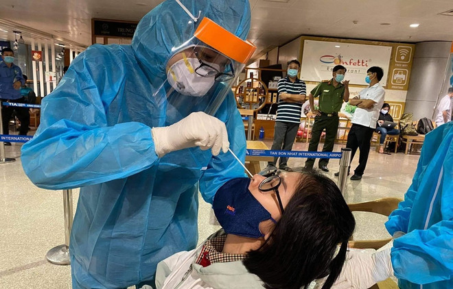 Realizarán pruebas aleatorias de COVID-19 en aeropuerto Tan Son Nhat ảnh 1 Realizarán pruebas aleatorias de COVID-19 en aeropuerto Tan Son Nhat ảnh 1