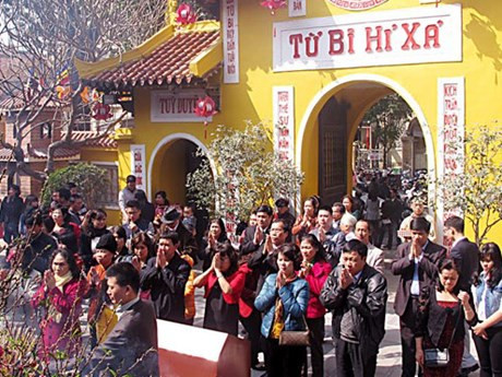 Visitan pagoda en primeros días del Año Nuevo ảnh 1 Visitan pagoda en primeros días del Año Nuevo ảnh 1