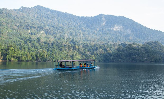 Lago Ba Be, jade de la región montañosa del noreste de Vietnam ảnh 1