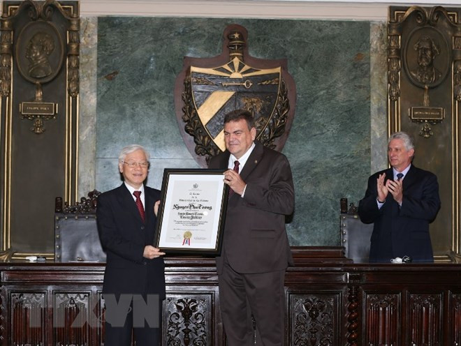 Máximo dirigente partidista de Vietnam recibe Título Doctor Honoris Causa de la Universidad de La Habana ảnh 1 Máximo dirigente partidista de Vietnam recibe Título Doctor Honoris Causa de la Universidad de La Habana ảnh 1