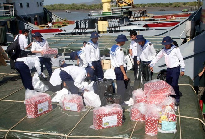 Presidente envía saludos a soldados y residentes en Truong Sa por el Tet ảnh 1 Presidente envía saludos a soldados y residentes en Truong Sa por el Tet ảnh 1