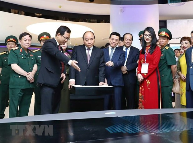 Insta primer ministro vietnamita a grupo Viettel a ser pionero en industria 4.0 ảnh 2 Insta primer ministro vietnamita a grupo Viettel a ser pionero en industria 4.0 ảnh 2