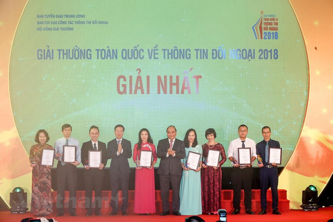 [Foto] Entregan en Vietnam los premios de información al exterior ảnh 8