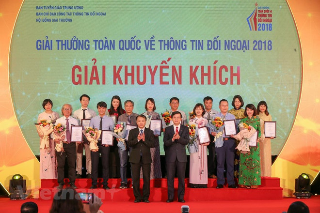 [Foto] Entregan en Vietnam los premios de información al exterior ảnh 4