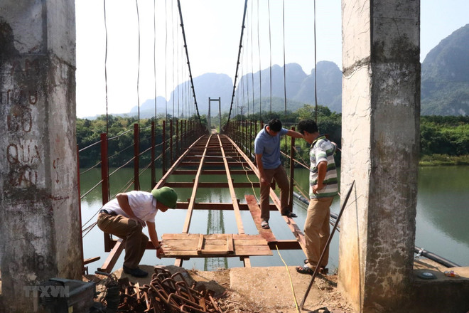 (Video) Construcción de puentes colgantes contribuye a mejorar la vida de pobladores en áreas remotas ảnh 1 (Video) Construcción de puentes colgantes contribuye a mejorar la vida de pobladores en áreas remotas ảnh 1