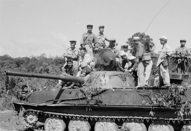 El aniversario 70 del Día tradicional de soldados y expertos voluntarios vietnamitas en Laos ảnh 5 El aniversario 70 del Día tradicional de soldados y expertos voluntarios vietnamitas en Laos ảnh 5