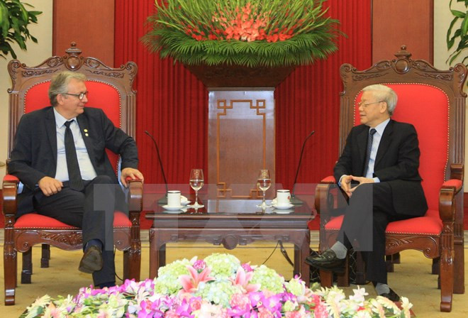 Intensifican nexos entre partidos comunistas de Vietnam y Francia ảnh 1 Intensifican nexos entre partidos comunistas de Vietnam y Francia ảnh 1