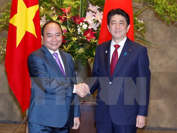 Primer ministro de Vietnam conversa con Shinzo Abe ảnh 1