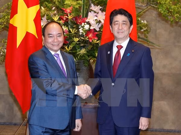 Primer ministro de Vietnam conversa con Shinzo Abe ảnh 1 Primer ministro de Vietnam conversa con Shinzo Abe ảnh 1