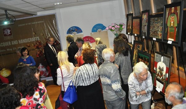 Presentan productos de laca de Vietnam en exhibición en Noruega ảnh 1
