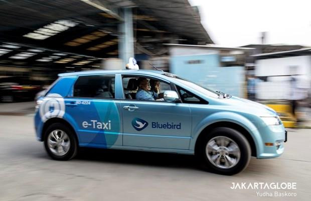 Incluye el mayor operador de taxis de Indonesia nuevos autos eléctricos en su flota ảnh 1 Incluye el mayor operador de taxis de Indonesia nuevos autos eléctricos en su flota ảnh 1