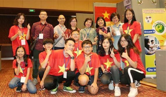 Ganan estudiantes vietnamitas medallas de oro en concurso de invención en Indonesia ảnh 1 Ganan estudiantes vietnamitas medallas de oro en concurso de invención en Indonesia ảnh 1
