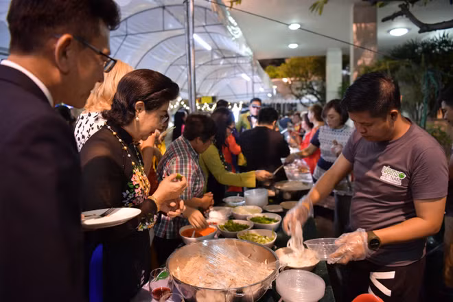 Impresiona Noche culinaria de Vietnam en Tailandia ảnh 1