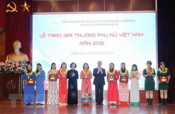 Celebran en Hanoi diversas actividades en ocasión del Día Nacional de la Mujer ảnh 1 Celebran en Hanoi diversas actividades en ocasión del Día Nacional de la Mujer ảnh 1