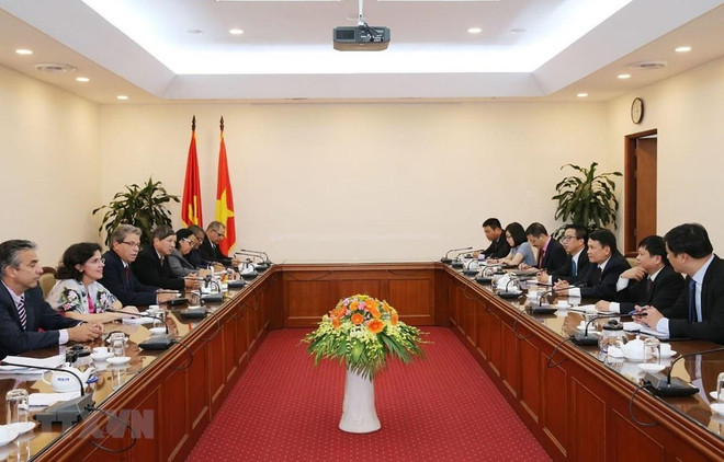 Cuba y Vietnam debaten medidas destinadas a fomentar lazos en campo ideológico ảnh 1 Cuba y Vietnam debaten medidas destinadas a fomentar lazos en campo ideológico ảnh 1