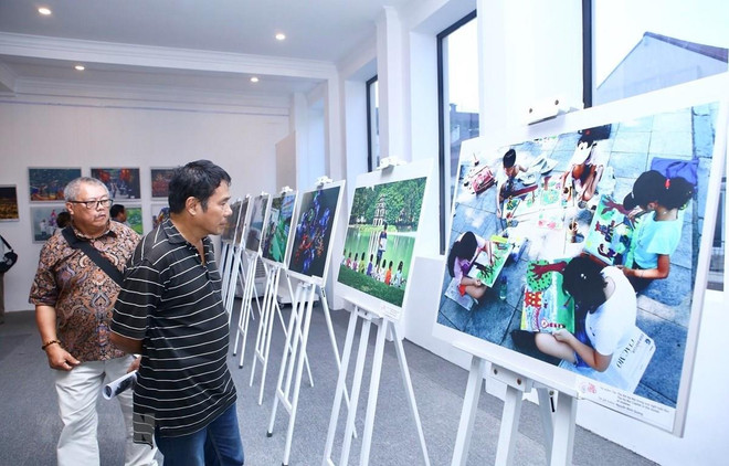 Honran fotógrafos nacionales y extranjeros la belleza de Hanoi ảnh 1 Honran fotógrafos nacionales y extranjeros la belleza de Hanoi ảnh 1
