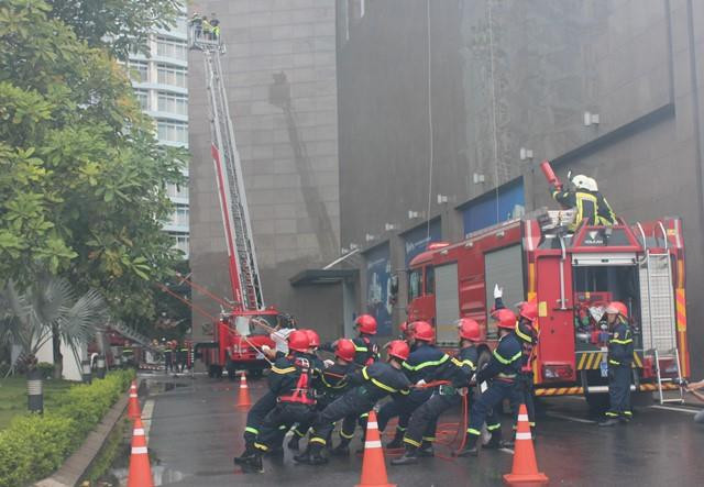 Realizan en ciudad vietnamita de Da Nang simulacro de extinción de incendios ảnh 1 Realizan en ciudad vietnamita de Da Nang simulacro de extinción de incendios ảnh 1