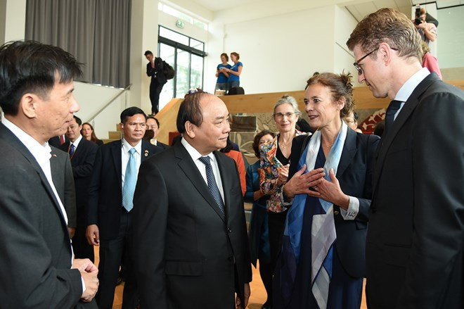 Premier vietnamita visita Universidad de Wageningen en Países Bajos ảnh 1