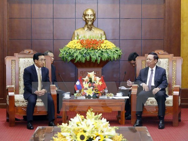 Vicepresidente de Laos visita provincia vietnamita de Hoa Binh ảnh 1 Vicepresidente de Laos visita provincia vietnamita de Hoa Binh ảnh 1