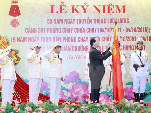 Presidente de Vietnam urge a policía contra incendios mejorar sus labores ảnh 1 Presidente de Vietnam urge a policía contra incendios mejorar sus labores ảnh 1