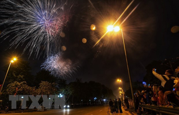 Hanoi lanzará fuegos artificiales en un solo lugar por Año Nuevo Lunar 2022 ảnh 1 Hanoi lanzará fuegos artificiales en un solo lugar por Año Nuevo Lunar 2022 ảnh 1