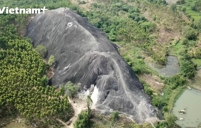 Contemplen rocas de elefantes de la Altiplanicie Occidental de Vietnam ảnh 1