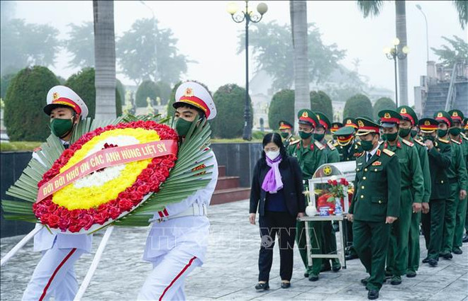 Rinden homenaje póstumo a combatientes vietnamitas caídos en Laos ảnh 1 Rinden homenaje póstumo a combatientes vietnamitas caídos en Laos ảnh 1