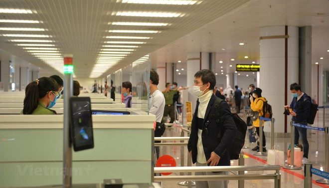 Casi dos mil pasajeros ingresan a Vietnam con la reanudación de vuelos internacionales ảnh 1 Casi dos mil pasajeros ingresan a Vietnam con la reanudación de vuelos internacionales ảnh 1