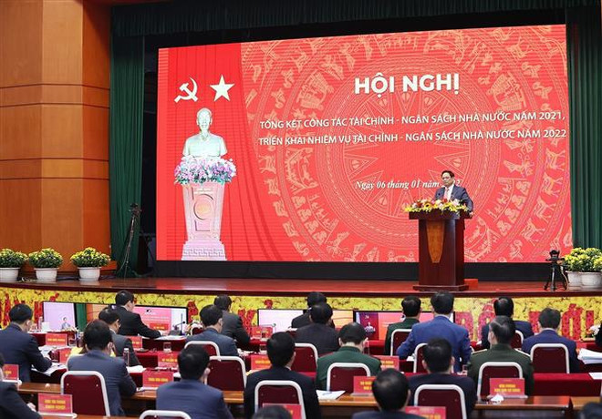 Premier vietnamita insta al sector financiero a garantizar principios de ahorro, integridad y rectitud ảnh 2
