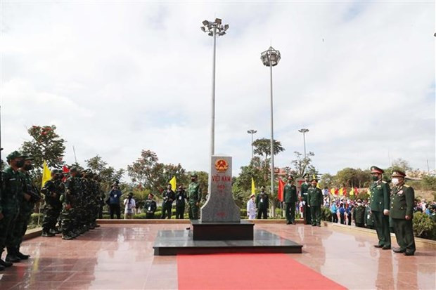 Visita del primer ministro de Laos a Vietnam impulsará los nexos bilaterales ảnh 3 Visita del primer ministro de Laos a Vietnam impulsará los nexos bilaterales ảnh 3