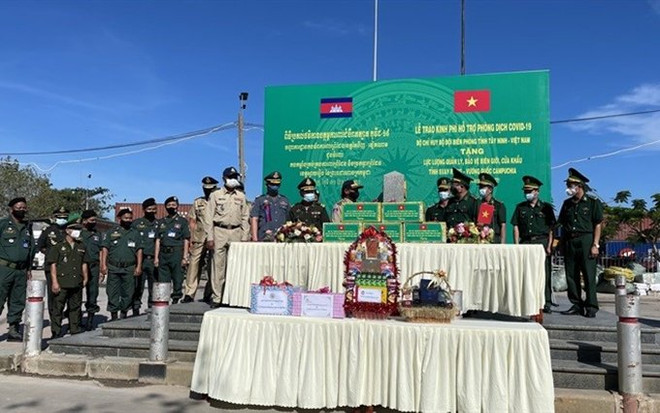 Vietnam presta apoyo a provincias fronterizas de Camboya en combate contra COVID-19 ảnh 1 Vietnam presta apoyo a provincias fronterizas de Camboya en combate contra COVID-19 ảnh 1