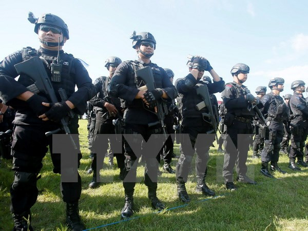 Indonesia intensa vigilancia policial en sitios públicos para una Navidad segura ảnh 1 Indonesia intensa vigilancia policial en sitios públicos para una Navidad segura ảnh 1