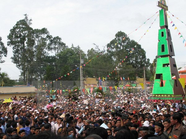 Celebran aniversario 97 del natalicio del fundador de secta budista Hoa Hao ảnh 1 Celebran aniversario 97 del natalicio del fundador de secta budista Hoa Hao ảnh 1