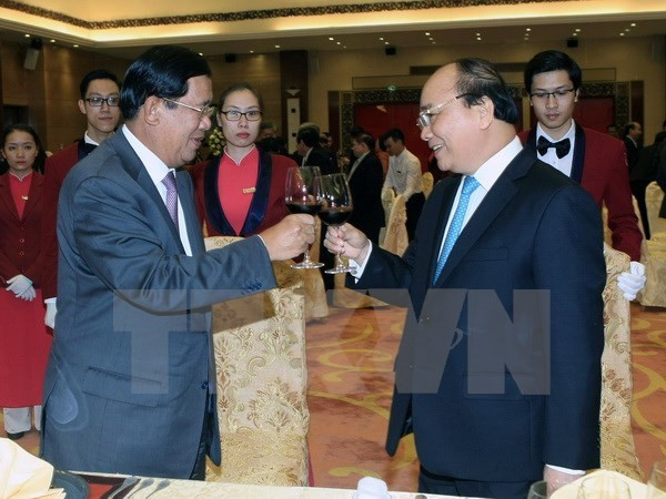Primer ministro camboyano concluye visita oficial a Vietnam ảnh 1 Primer ministro camboyano concluye visita oficial a Vietnam ảnh 1