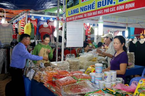 Inauguran Feria de Industria –agricultura – comercio de Binh Thuan ảnh 1 Inauguran Feria de Industria –agricultura – comercio de Binh Thuan ảnh 1