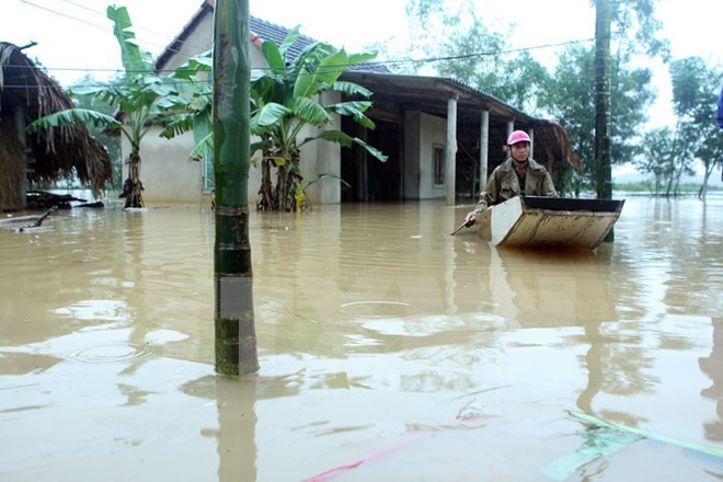 Premier vietnamita pide apoyo urgente a pobladores afectados por inundaciones ảnh 1 Premier vietnamita pide apoyo urgente a pobladores afectados por inundaciones ảnh 1