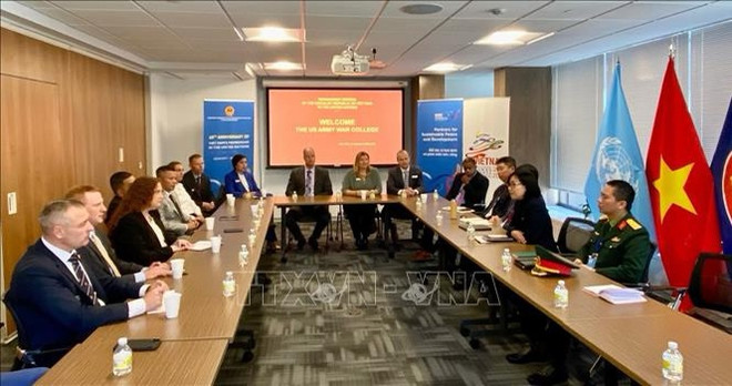 Delegación de Vietnam ante la ONU se reúne con estudiantes de la Academia Militar de EE. UU. ảnh 1 Delegación de Vietnam ante la ONU se reúne con estudiantes de la Academia Militar de EE. UU. ảnh 1