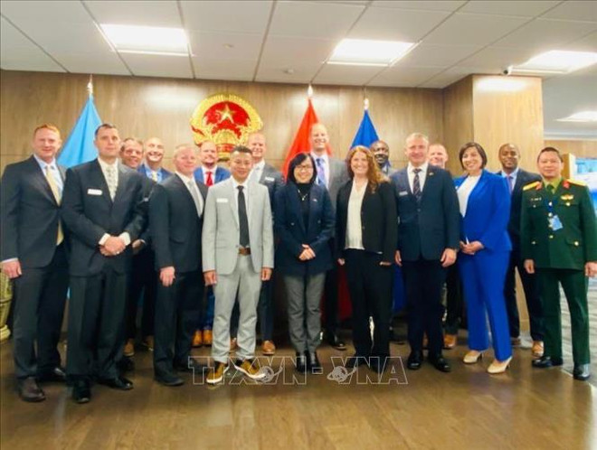 Delegación de Vietnam ante la ONU se reúne con estudiantes de la Academia Militar de EE. UU. ảnh 2 Delegación de Vietnam ante la ONU se reúne con estudiantes de la Academia Militar de EE. UU. ảnh 2