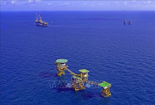 Vietsovpetro recibe primer flujo de petróleo de plataforma de Ca Tam 2 ảnh 1 Vietsovpetro recibe primer flujo de petróleo de plataforma de Ca Tam 2 ảnh 1