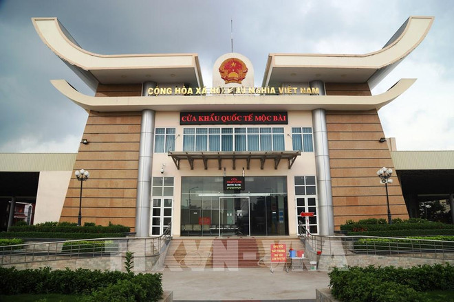 Más de 800 trabajadores vietnamitas en Camboya repatrian a través de puerta fronteriza de Moc Bai ảnh 1